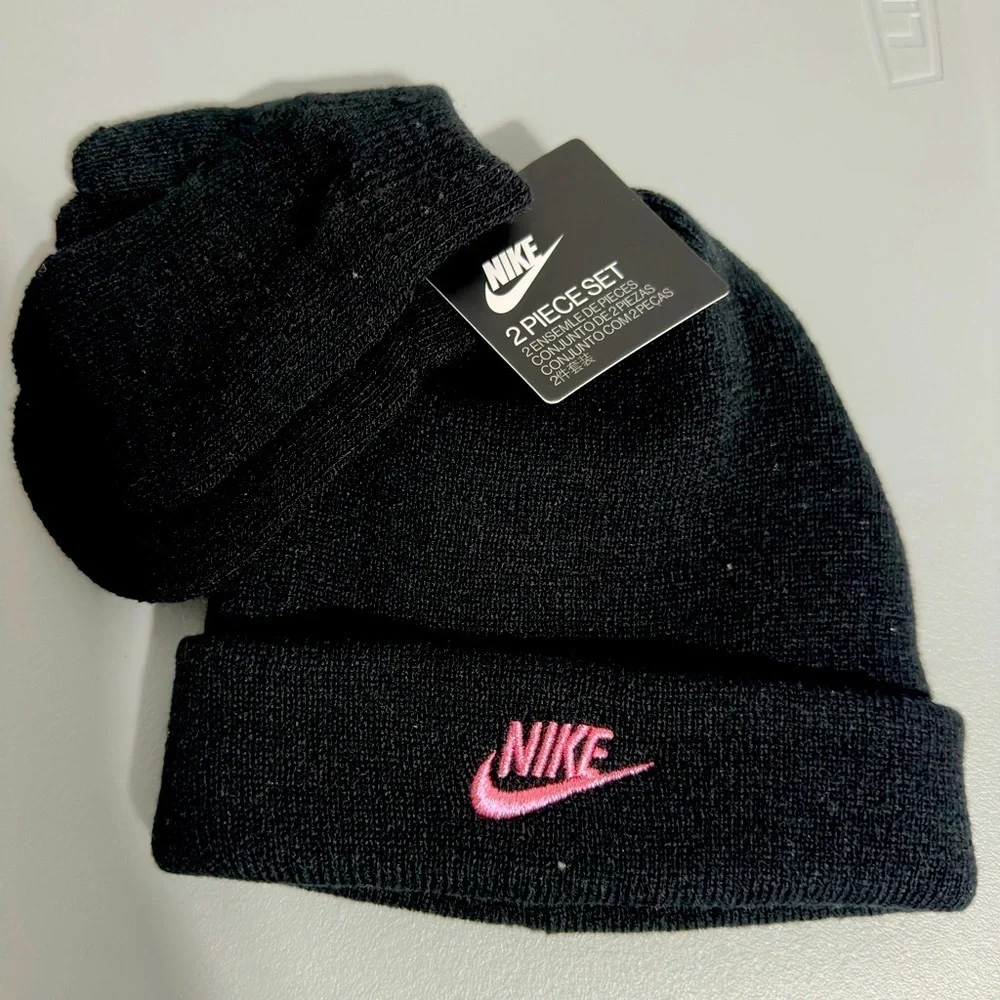 Nike bennie,mittens set for kids black with pink lettering.